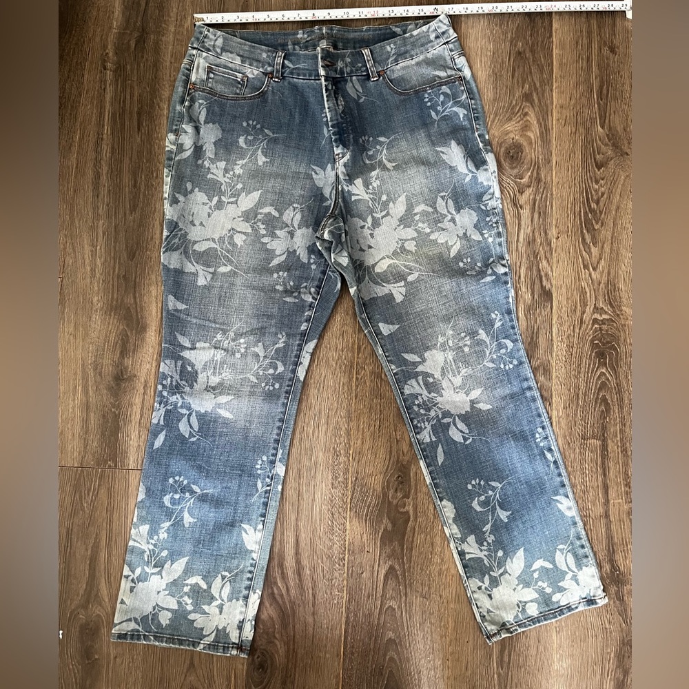 Chicos So slimming girlfriend crop 14P denim leaf pattern